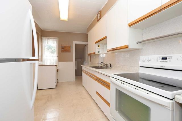 230 Milverton Blvd, House semidetached with 3 bedrooms, 1 bathrooms and 1 parking in Toronto ON | Image 23