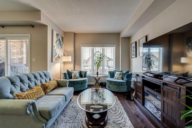 9 Bloom Cres, House attached with 2 bedrooms, 2 bathrooms and 2 parking in Hamilton ON | Image 5