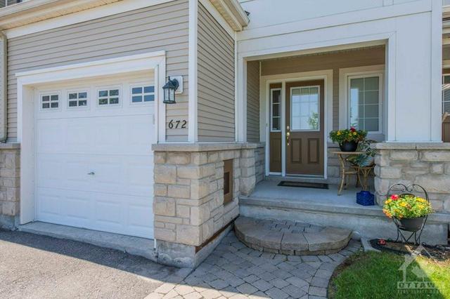 672 Kilbirnie Drive, Townhouse with 3 bedrooms, 3 bathrooms and 3 parking in Ottawa ON | Image 2