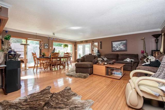 2 Springdale Dr, House detached with 3 bedrooms, 2 bathrooms and 5 parking in Barrie ON | Image 2