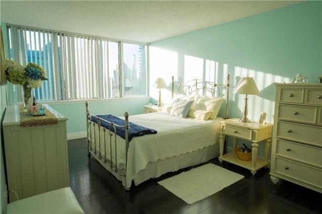 1001 - 350 Webb Dr, Condo with 2 bedrooms, 2 bathrooms and 2 parking in Mississauga ON | Image 11