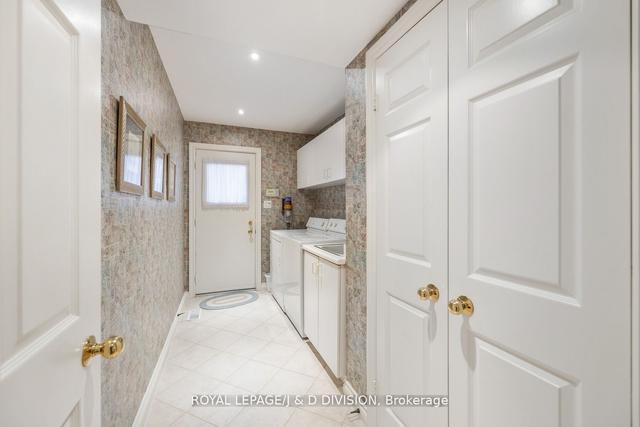 24 Mcglashan Crt, House detached with 4 bedrooms, 4 bathrooms and 6 parking in Toronto ON | Image 8