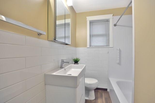 104 West 35th St, House detached with 2 bedrooms, 3 bathrooms and 4 parking in Hamilton ON | Image 12