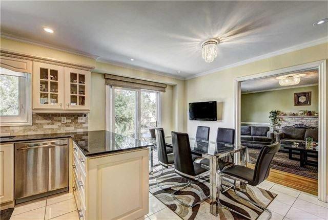 6 Ellenhall Sq, House detached with 4 bedrooms, 4 bathrooms and 4 parking in Toronto ON | Image 9