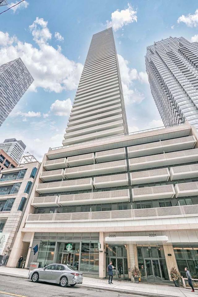 1404 - 2221 Yonge St, Condo with 1 bedrooms, 1 bathrooms and 1 parking in Toronto ON | Image 1