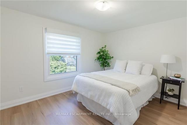 60 West 27th St, House detached with 3 bedrooms, 2 bathrooms and 5 parking in Hamilton ON | Image 7