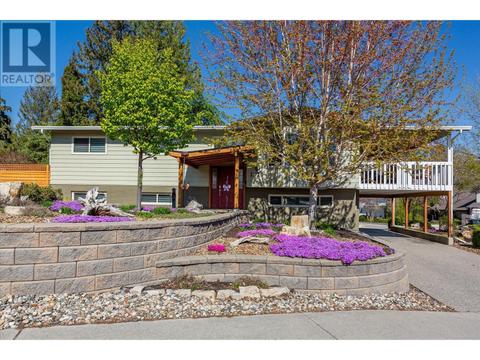 1520 Highland Drive N, House detached with 5 bedrooms, 3 bathrooms and 5 parking in Kelowna BC | Card Image