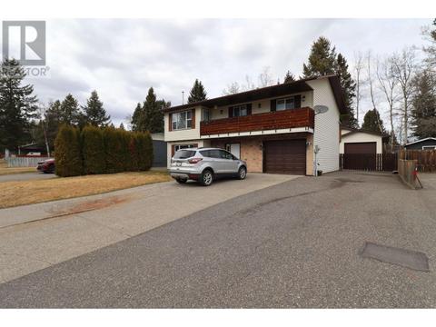 7814 Piedmont Crescent, House detached with 3 bedrooms, 3 bathrooms and null parking in Prince George BC | Card Image