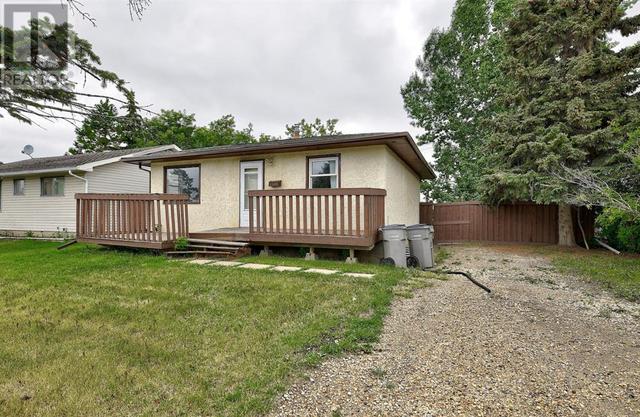9504 99 Avenue, House detached with 4 bedrooms, 2 bathrooms and 2 parking in Grande Prairie AB | Card Image