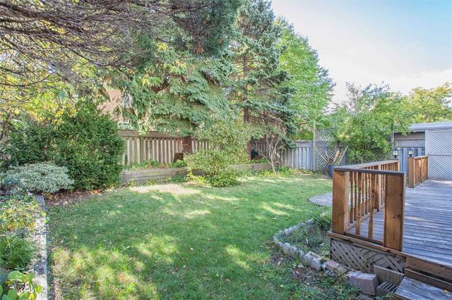 27 Tristan Cres, House detached with 4 bedrooms, 4 bathrooms and 4 parking in Toronto ON | Image 17