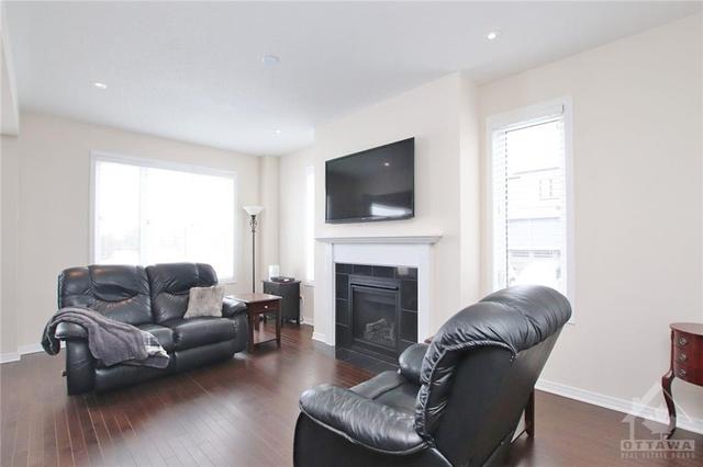 569 Radiant Private, Townhouse with 4 bedrooms, 3 bathrooms and 2 parking in Ottawa ON | Image 12