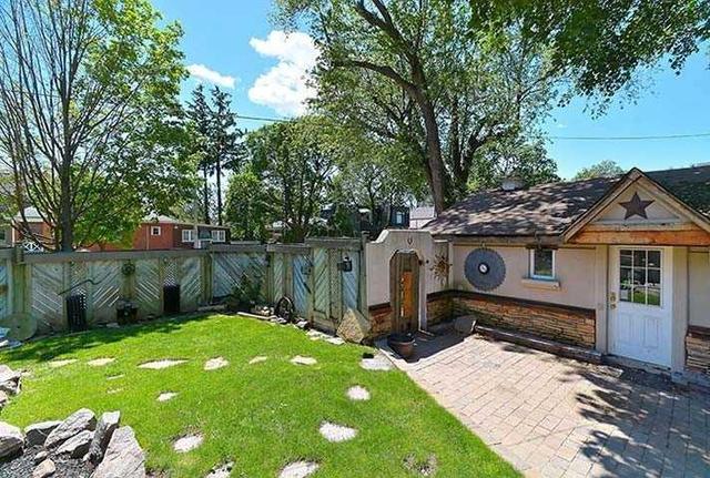 106 Shaver Ave N, House detached with 2 bedrooms, 2 bathrooms and 2 parking in Toronto ON | Image 19