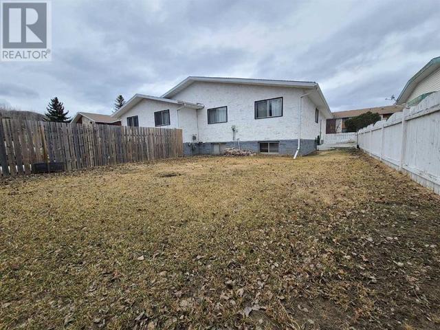 8005a 99 Street, House semidetached with 3 bedrooms, 2 bathrooms and 2 parking in Peace River AB | Image 17
