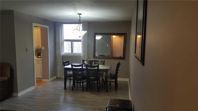 1211 - 25 Kensington Rd, Condo with 2 bedrooms, 2 bathrooms and 1 parking in Brampton ON | Image 8