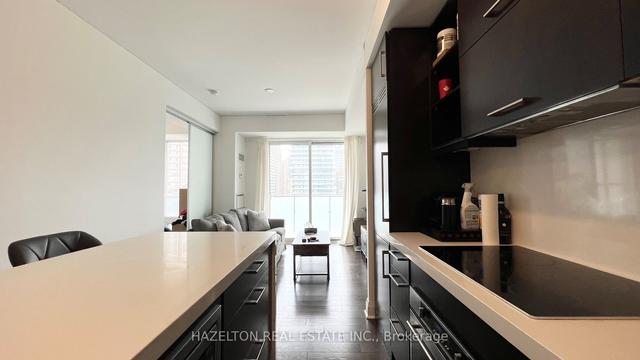 1003 - 1080 Bay St, Condo with 1 bedrooms, 1 bathrooms and 0 parking in Toronto ON | Image 4