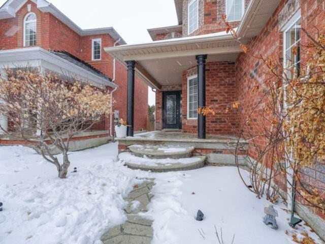 36 Collingwood Ave, House detached with 4 bedrooms, 4 bathrooms and 4 parking in Brampton ON | Image 2