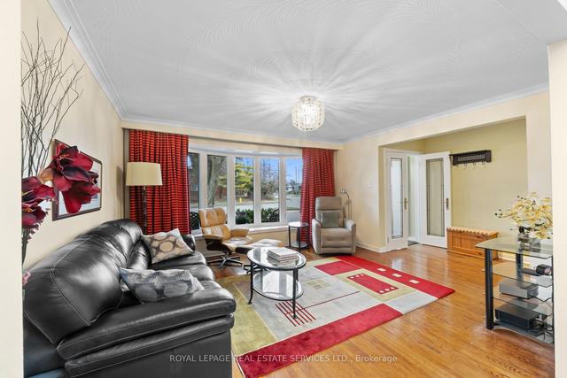19 Warlingham Crt, House detached with 3 bedrooms, 2 bathrooms and 4 parking in Toronto ON | Image 26