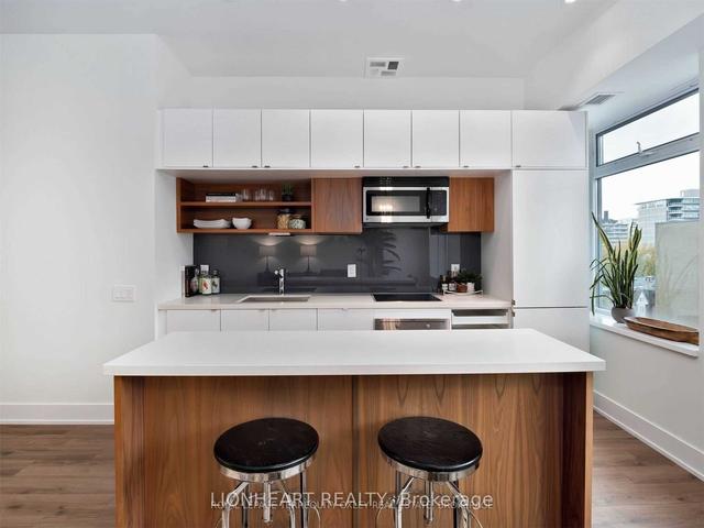 605 - 111 St Clair Ave W, Condo with 2 bedrooms, 2 bathrooms and 1 parking in Toronto ON | Image 12