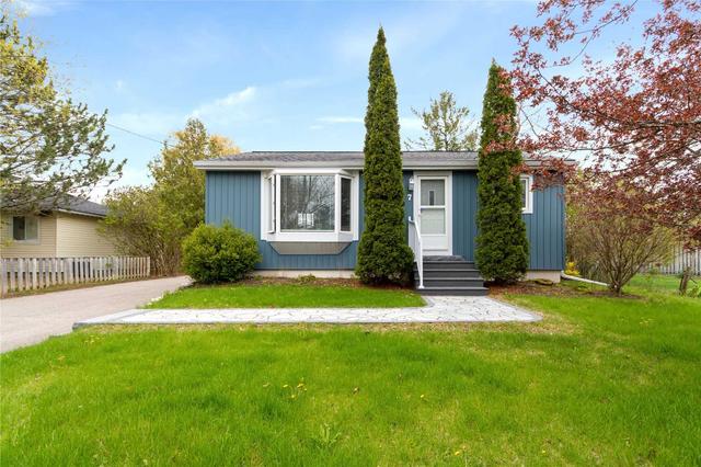 7 Willow St, House detached with 2 bedrooms, 1 bathrooms and 9 parking in East Gwillimbury ON | Image 1