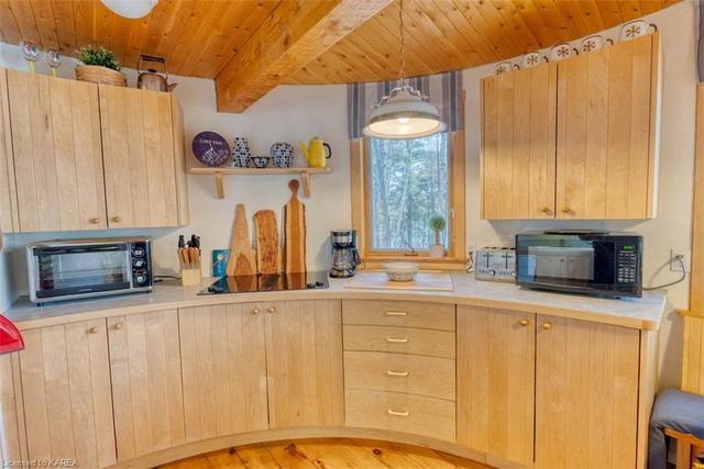 2323 Grindstone Lake Road, House detached with 2 bedrooms, 1 bathrooms and 4 parking in North Frontenac ON | Image 2