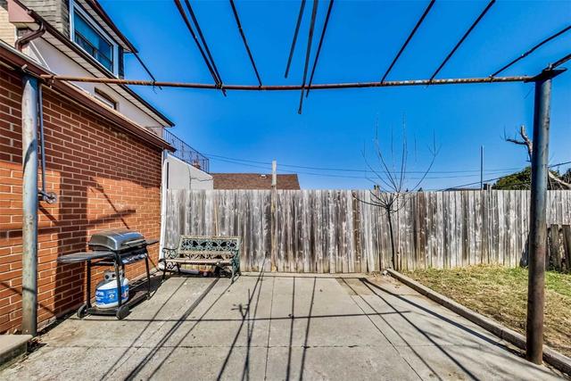 445 Westmount Ave, House detached with 2 bedrooms, 2 bathrooms and 1 parking in Toronto ON | Image 29
