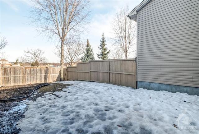 286 Tandalee Crescent, Townhouse with 2 bedrooms, 3 bathrooms and 3 parking in Ottawa ON | Image 29
