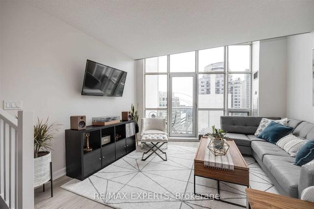 lph14 - 36 Blue Jays Way, Condo with 2 bedrooms, 2 bathrooms and 0 parking in Toronto ON | Image 2