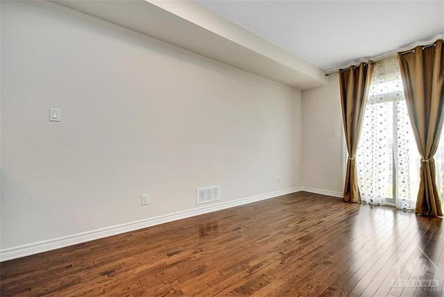 b - 199 Shinny Avenue, Townhouse with 3 bedrooms, 3 bathrooms and 2 parking in Ottawa ON | Image 8