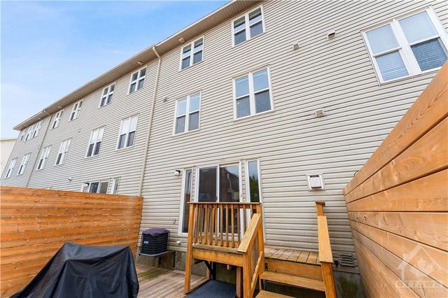 187 Arcola Private, Townhouse with 3 bedrooms, 2 bathrooms and 3 parking in Ottawa ON | Image 9