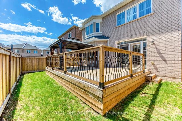 90 Fowley Dr, House detached with 4 bedrooms, 4 bathrooms and 4 parking in Oakville ON | Image 32