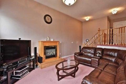 upper - 23 Wandering Tr, House detached with 3 bedrooms, 3 bathrooms and 4 parking in Brampton ON | Image 6