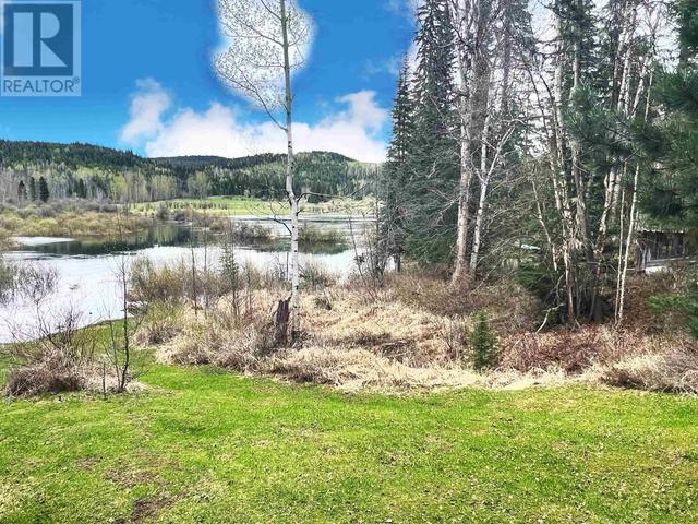 2288 Eagle Creek Road, Home with 2 bedrooms, 1 bathrooms and null parking in Cariboo H BC | Image 2