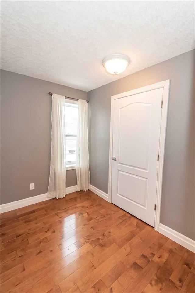 26 Fourth Ave, House semidetached with 3 bedrooms, 4 bathrooms and 7 parking in Kitchener ON | Image 24