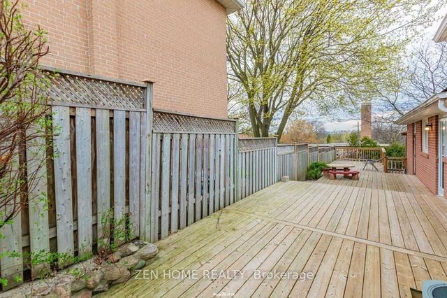 38 Cresthaven Dr E, House detached with 3 bedrooms, 4 bathrooms and 5 parking in Toronto ON | Image 25