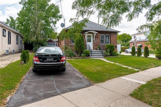 98 Facer Street, House detached with 5 bedrooms, 2 bathrooms and 7 parking in St. Catharines ON | Image 9