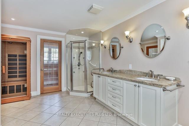 23 Highland Rd, House detached with 3 bedrooms, 3 bathrooms and 4 parking in Oakville ON | Image 13