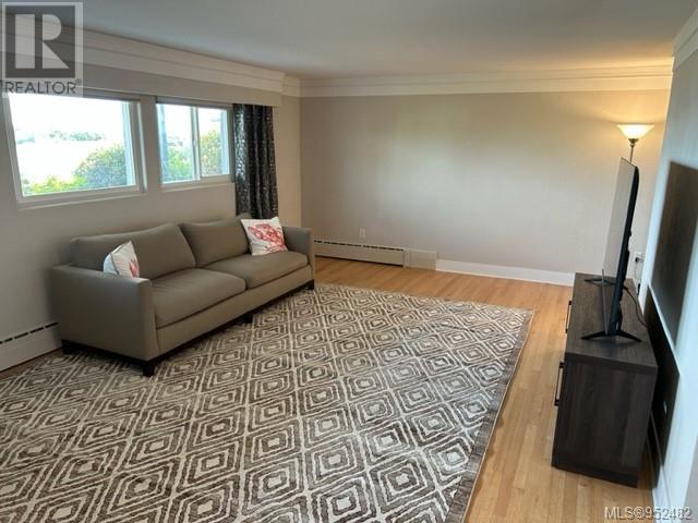 1 - 1270 Beach Dr, Condo with 1 bedrooms, 1 bathrooms and null parking in Oak Bay BC | Image 3
