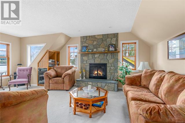 4895 Prospect Lake Rd, House detached with 4 bedrooms, 3 bathrooms and 6 parking in Saanich BC | Image 13
