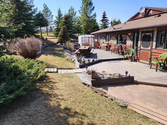 24 Hillside Drive, House detached with 4 bedrooms, 2 bathrooms and 5 parking in Clearwater County AB | Image 2