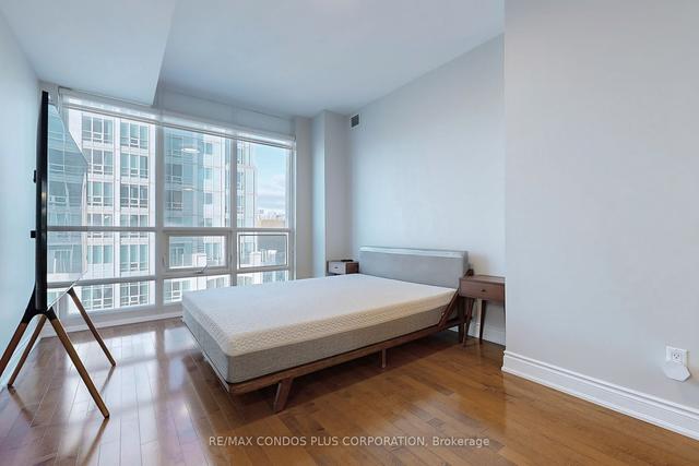 4202 - 761 Bay St, Condo with 2 bedrooms, 3 bathrooms and 1 parking in Toronto ON | Image 6