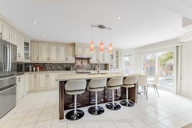 25 Cantex Crt, House detached with 5 bedrooms, 5 bathrooms and 6 parking in Richmond Hill ON | Image 5