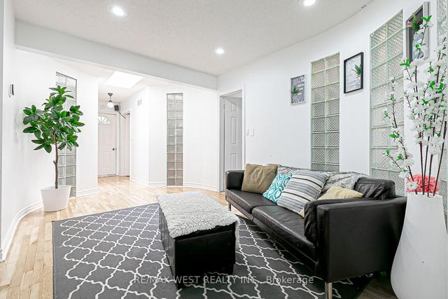 7698 Kipling Ave, House detached with 2 bedrooms, 3 bathrooms and 8 parking in Vaughan ON | Image 6