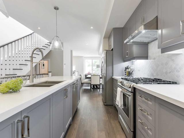 22 Carhartt Ave, House semidetached with 4 bedrooms, 4 bathrooms and 3 parking in Toronto ON | Image 2