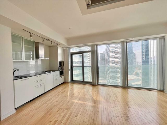 3311 - 12 York St, Condo with 1 bedrooms, 1 bathrooms and 0 parking in Toronto ON | Image 12