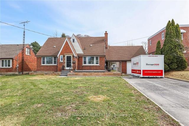 5720 Woodland Blvd, House detached with 4 bedrooms, 2 bathrooms and 7 parking in Niagara Falls ON | Image 1