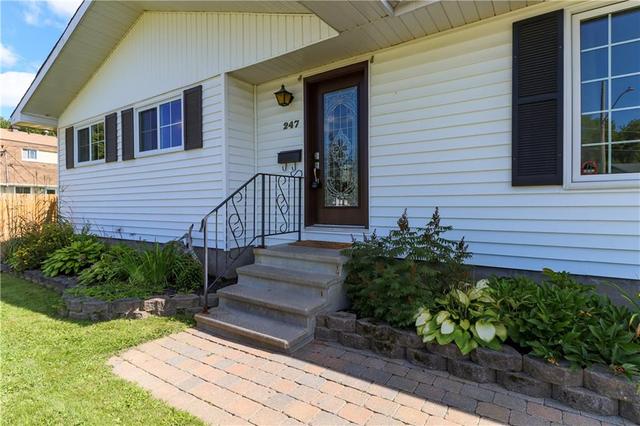 247 Centennial Drive, House detached with 3 bedrooms, 2 bathrooms and 4 parking in Renfrew ON | Image 2