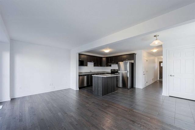 65 - 124 Parkinson Cres, House attached with 3 bedrooms, 3 bathrooms and 2 parking in Orangeville ON | Image 2