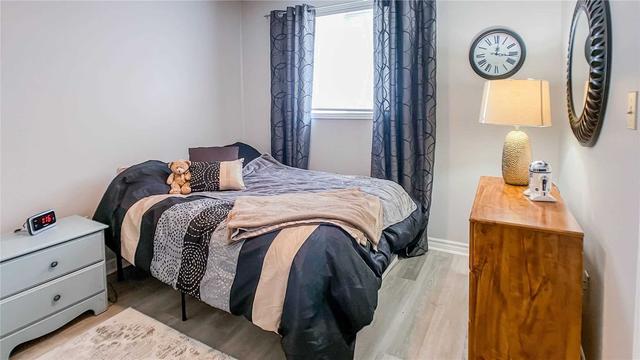 7913 Trackview St, House detached with 2 bedrooms, 2 bathrooms and 6 parking in Niagara Falls ON | Image 15