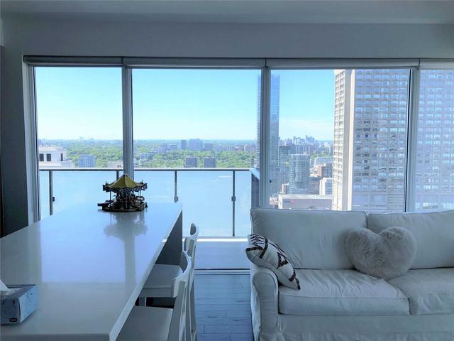 4010 - 1080 Bay St, Condo with 2 bedrooms, 2 bathrooms and 1 parking in Toronto ON | Image 2