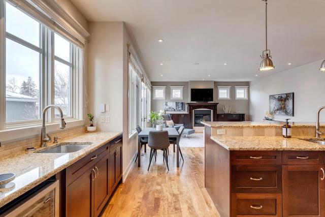 2615 12 Avenue Nw, House detached with 5 bedrooms, 4 bathrooms and 3 parking in Calgary AB | Image 2